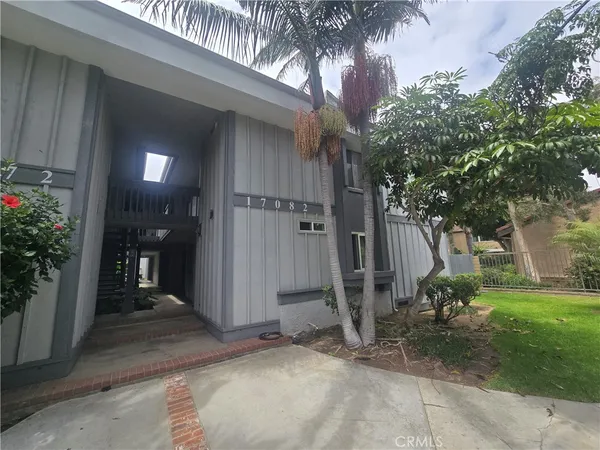 $2,550 | 17082 Pacific Coast Highway, Unit 205, Huntington Beach, CA 92649