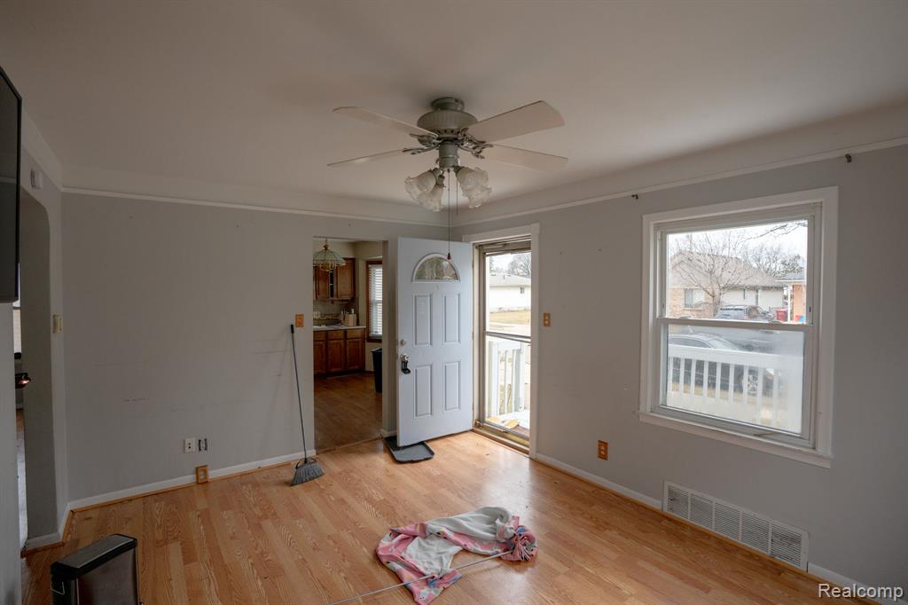 22149 David Avenue Eastpointe, MI 48021 - Photo 2 of 19