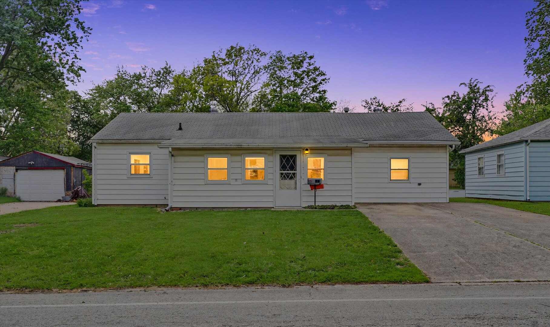 517 Illinois Drive Rantoul, IL 61866 - Photo 1 of 37 a front view of a house with a yard