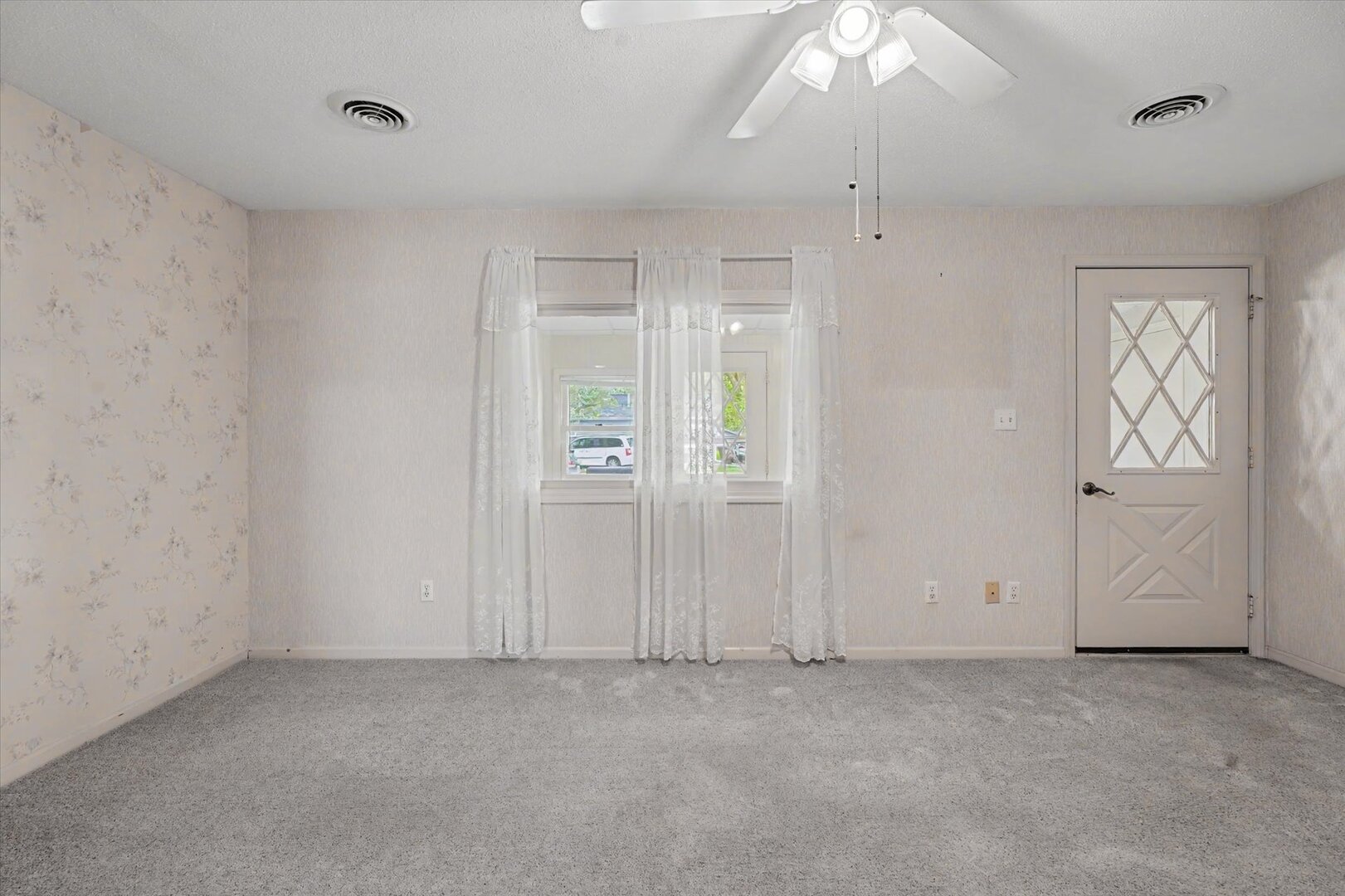 517 Illinois Drive Rantoul, IL 61866 - Photo 11 of 37 an empty room with windows and closet
