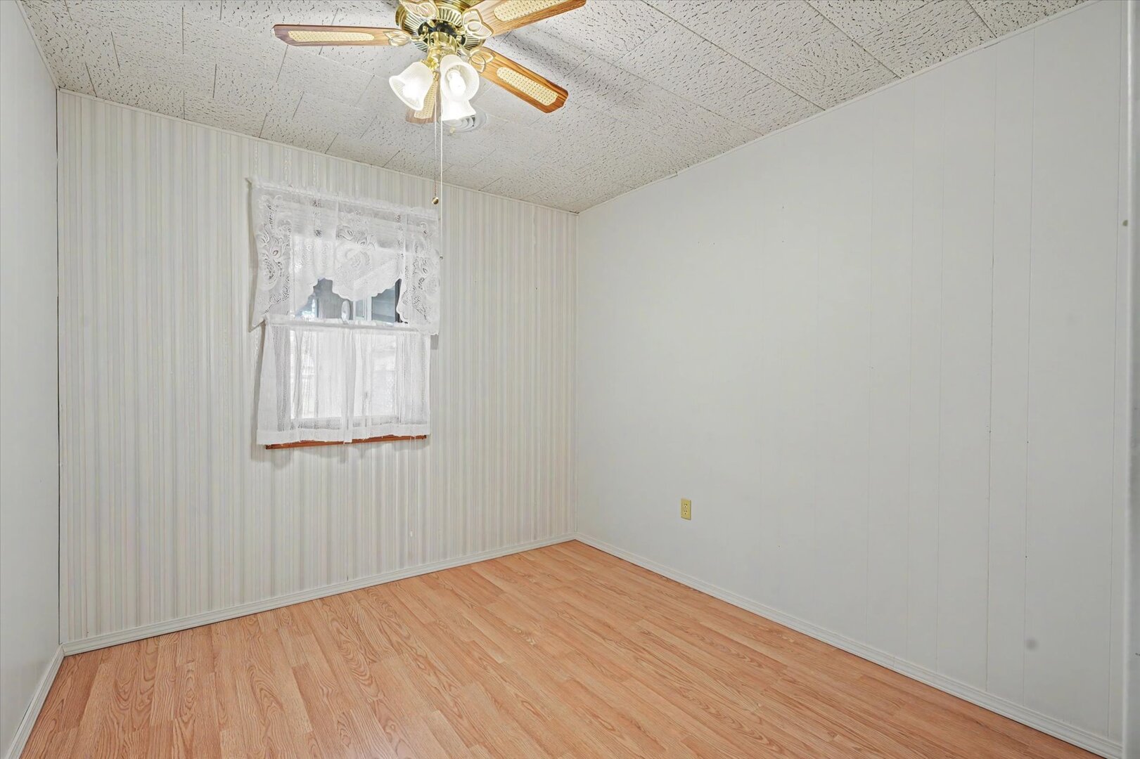 517 Illinois Drive Rantoul, IL 61866 - Photo 18 of 37 a view of an empty room with a window