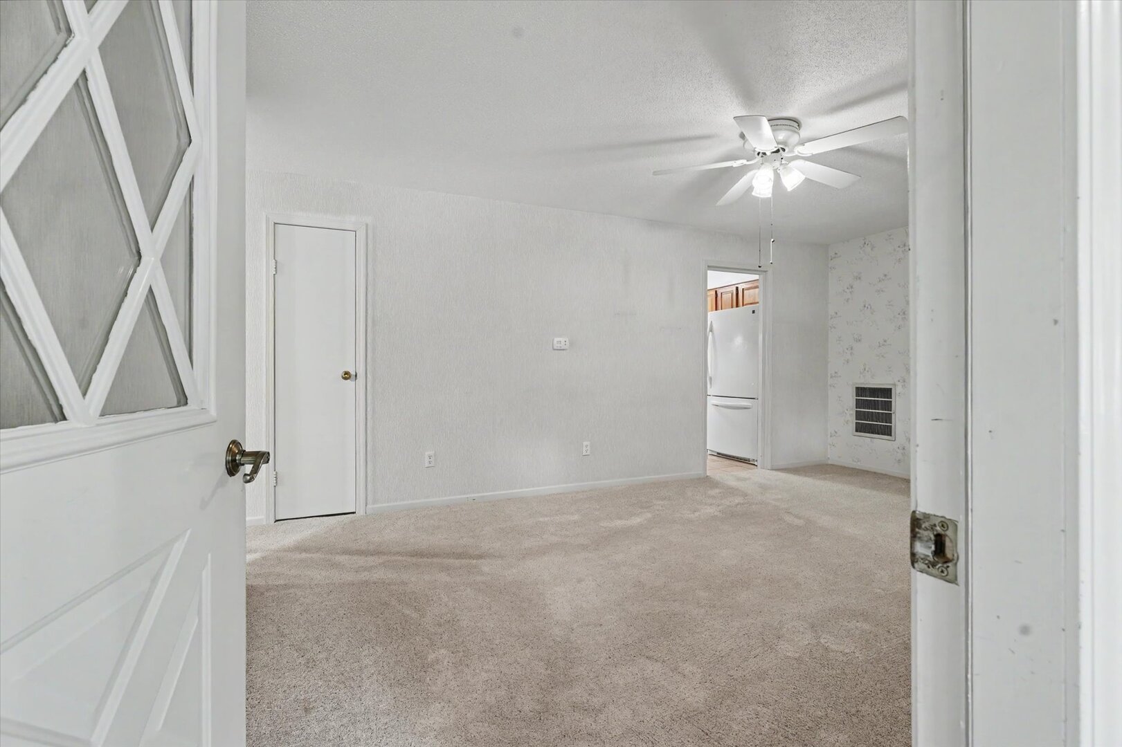 517 Illinois Drive Rantoul, IL 61866 - Photo 8 of 37 a view of an empty room with a window