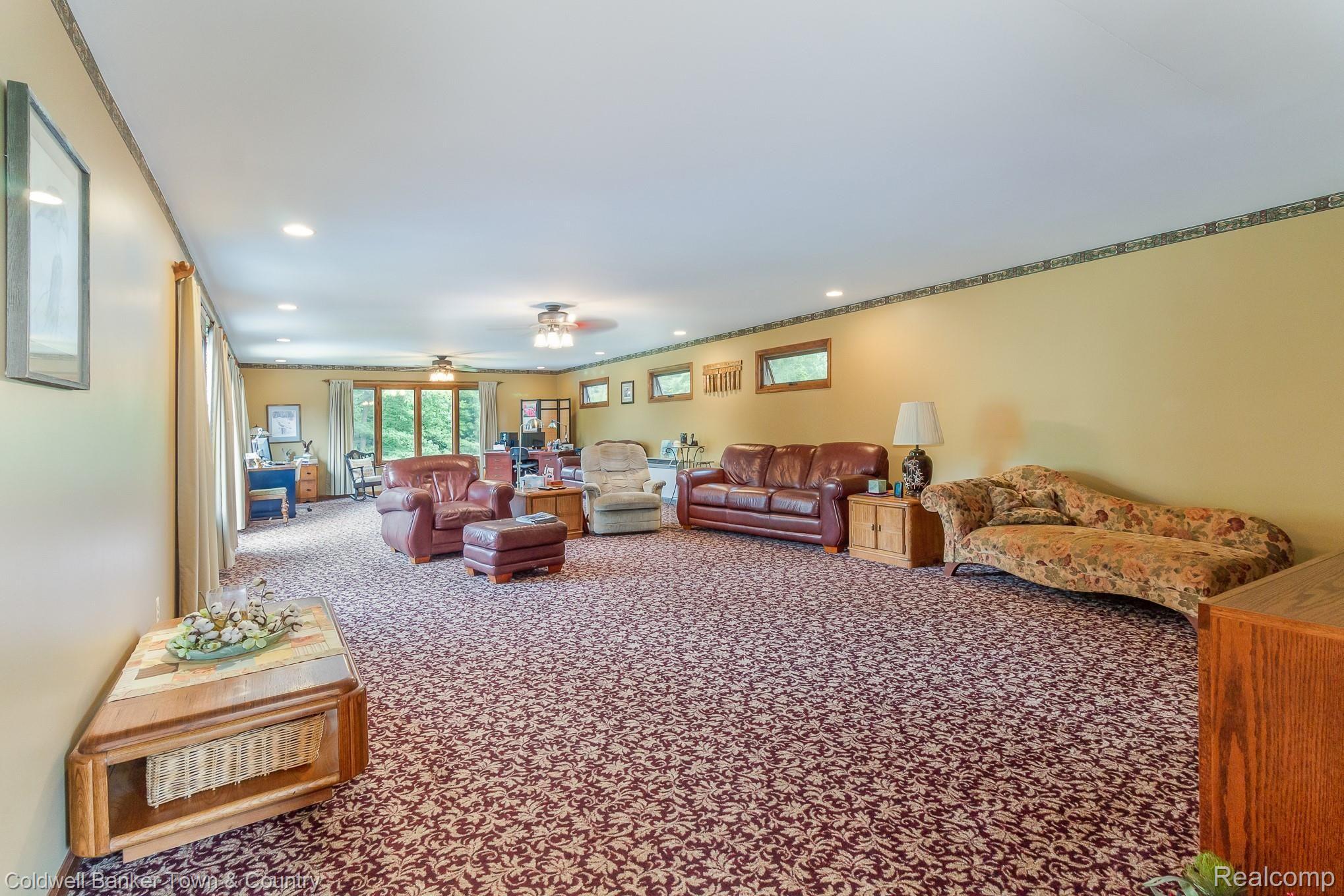 7684 Pinckney Road Pinckney, MI 48169 - Photo 10 of 23 Large 19X43 Great Room
