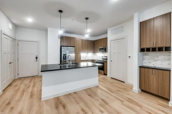 $1,500 | 512 North Ewing Avenue, Unit 217, Dallas, TX 75203