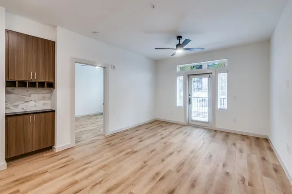 $1,500 | 512 North Ewing Avenue, Unit 217, Dallas, TX 75203