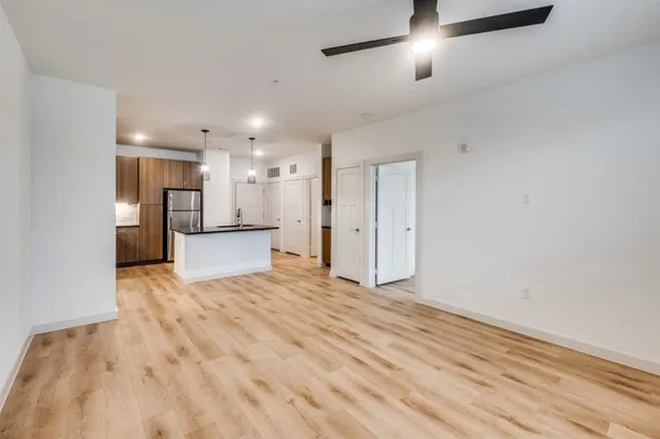 $1,500 | 512 North Ewing Avenue, Unit 217, Dallas, TX 75203