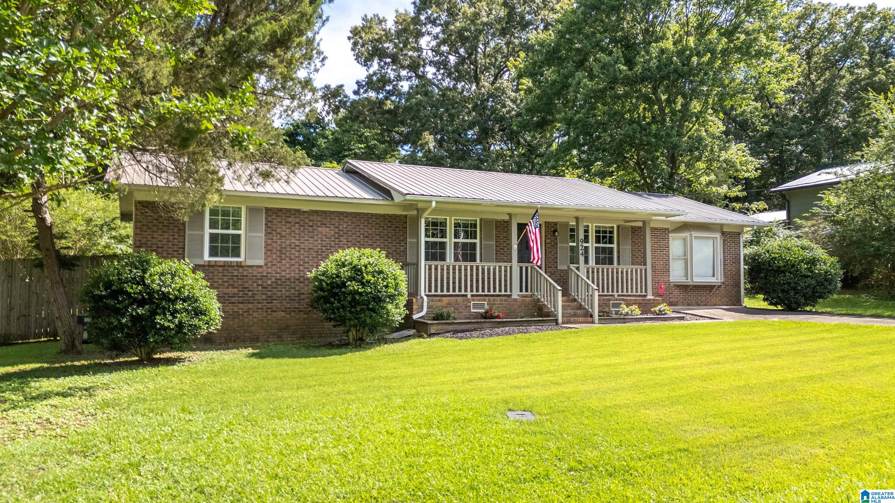 924 Carson Lane Southwest Jacksonville, AL 36265 - Photo 2 of 34