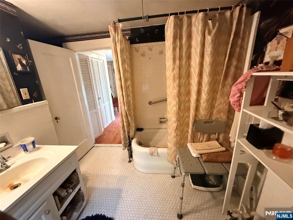 599 South Center Street Orange, NJ 07050 - Photo 10 of 19 a bathroom with a sink toilet and shower