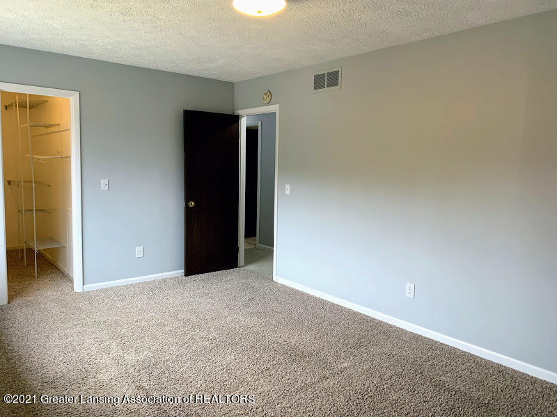 3108 Colchester Road Lansing, MI 48906 - Photo 15 of 27 IMG_3390
