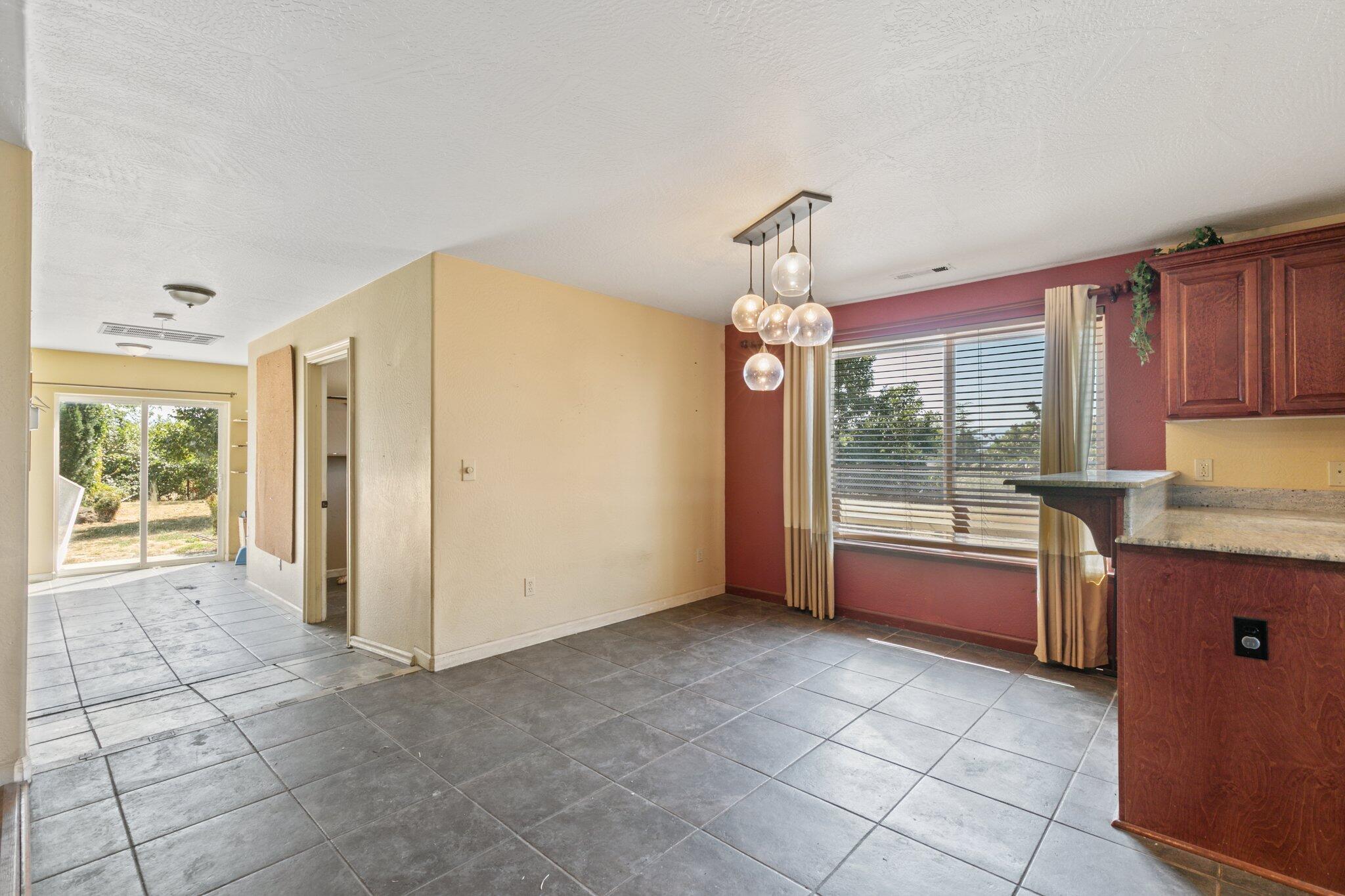 1804 Coker Butte Road Medford, OR 97504 - Photo 12 of 40 13-web-or-mls-IMGM6285