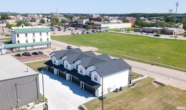 $230,000 | 1004 South 4th Street, Clinton, IA 52732