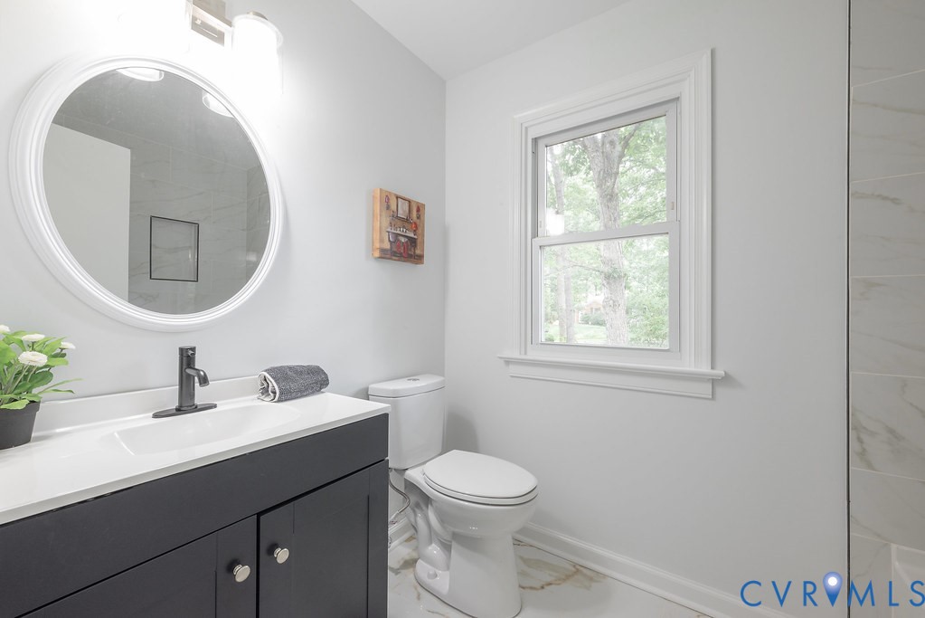 11840 Winfore Drive Midlothian, VA 23113 - Photo 22 of 40 hallway bathroom