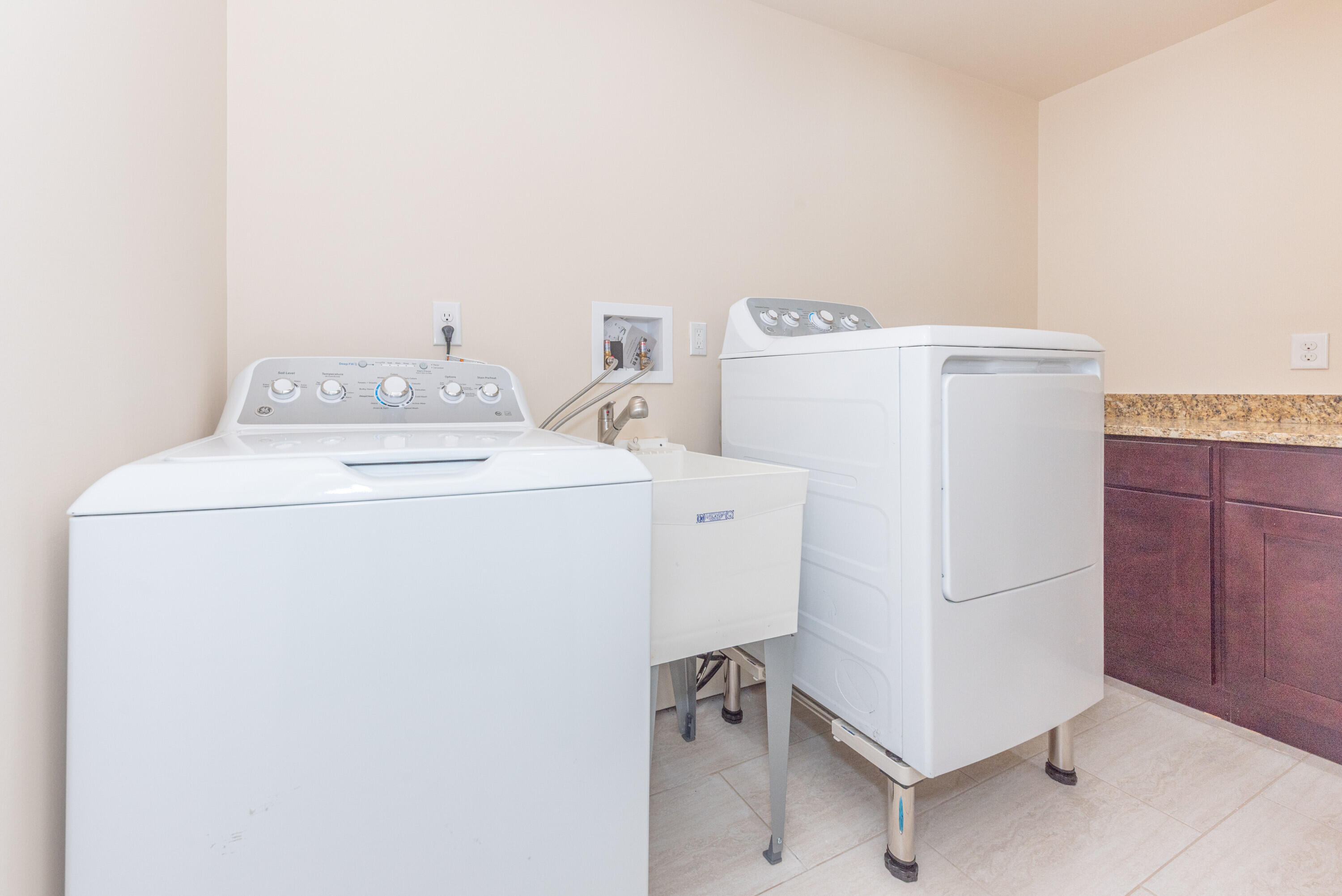 1520 Traver Road Ann Arbor, MI 48105 - Photo 43 of 60 017_46