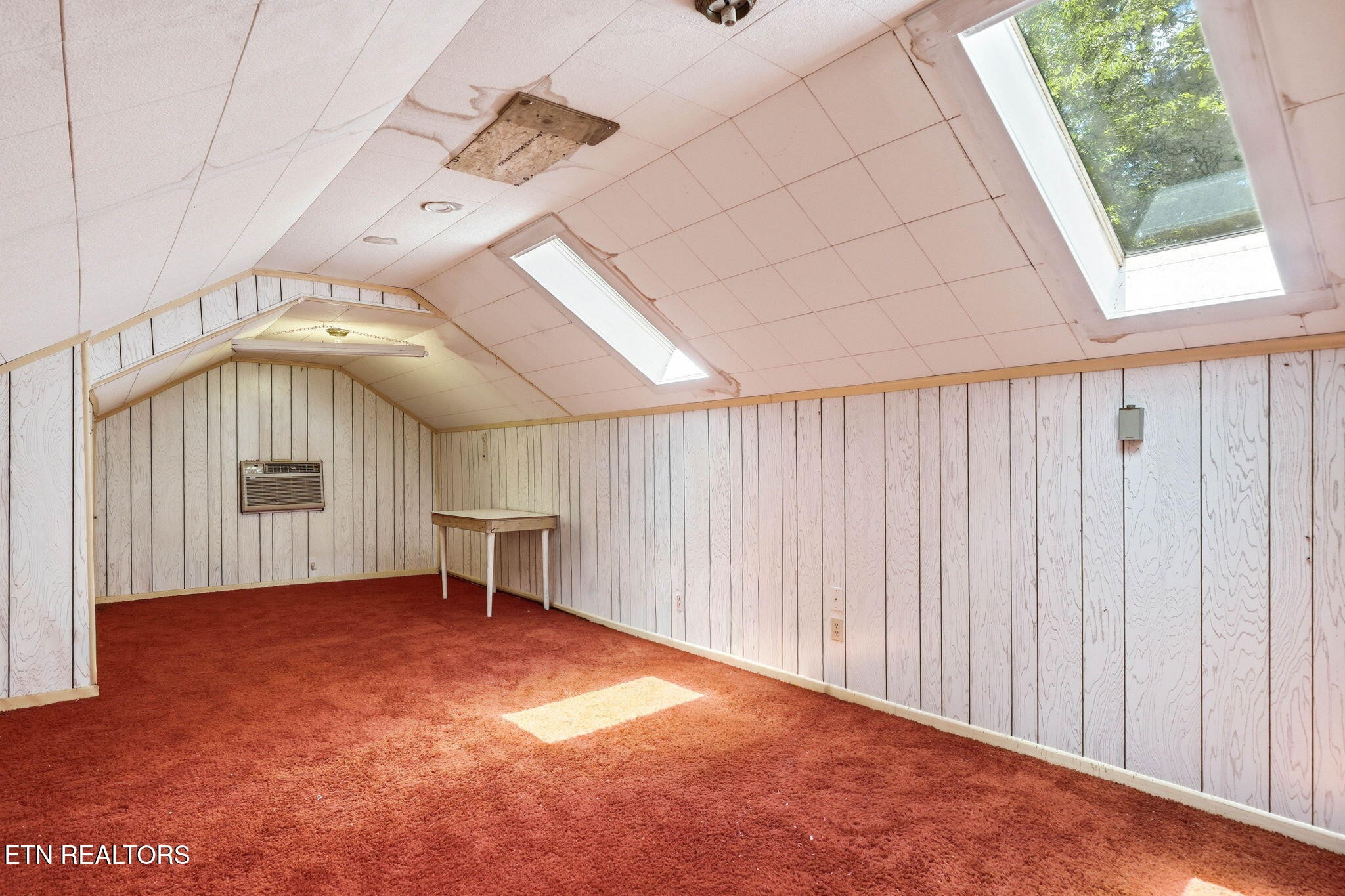 3992 Highway 92 Rutledge, TN 37861 - Photo 19 of 34 an empty room with windows