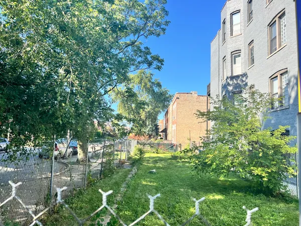 $230,000 | 2224 West Taylor Street, Chicago, IL 60612