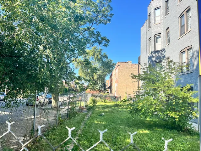 $230,000 | 2224 West Taylor Street, Chicago, IL 60612