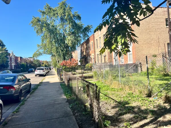 $230,000 | 2224 West Taylor Street, Chicago, IL 60612