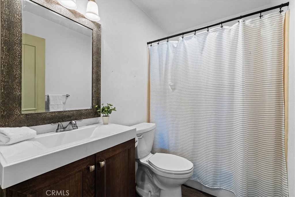 19801 Talihina Road Apple Valley, CA 92307 - Photo 16 of 28 Bathroom 1