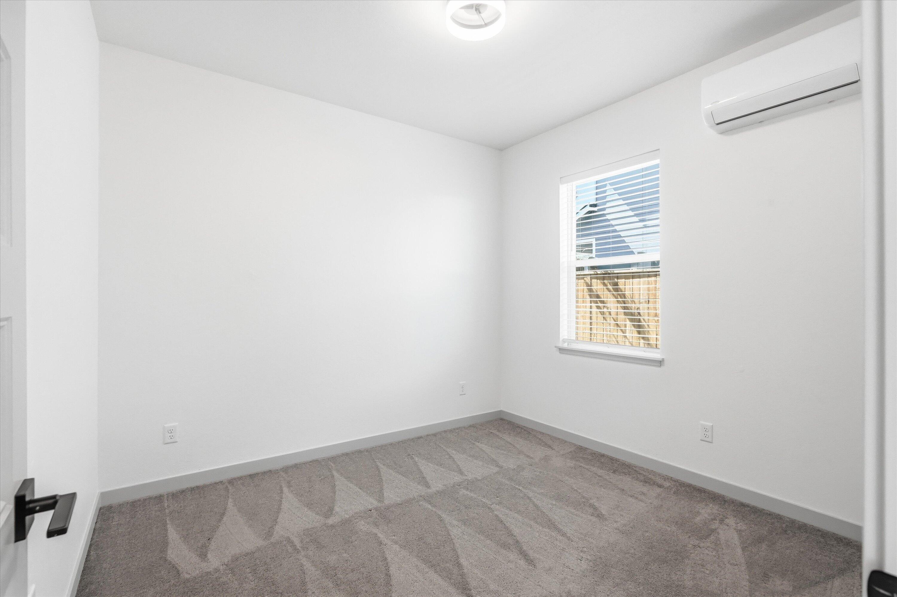 412 Azalea Court Talent, OR 97540 - Photo 22 of 38 22-412 Azalea Ct-18