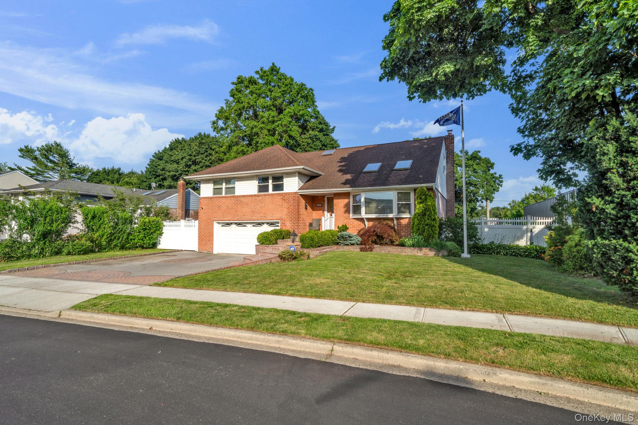 46 Audrey Road Westbury, NY 11590 - Photo 2 of 20