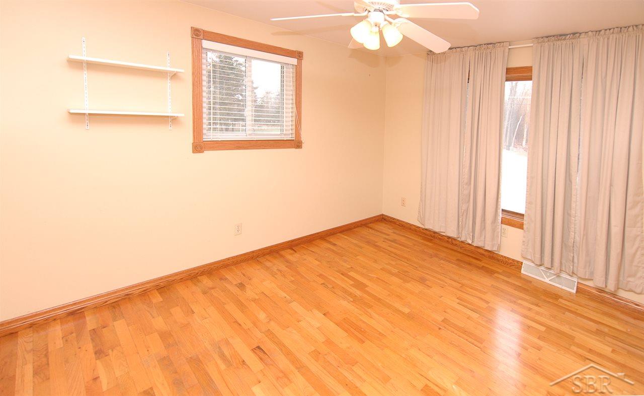 11860 Geddes Road Saginaw, MI 48609 - Photo 8 of 16 31322171-7.JPG