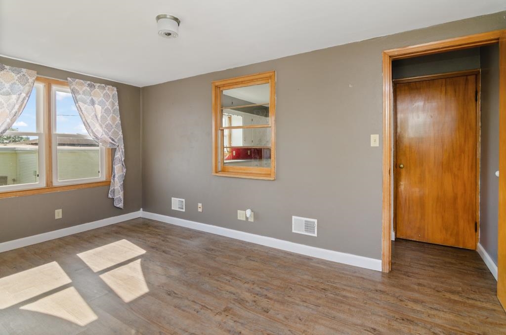 335 East Cedar Street Pulaski, WI 54162 - Photo 23 of 39