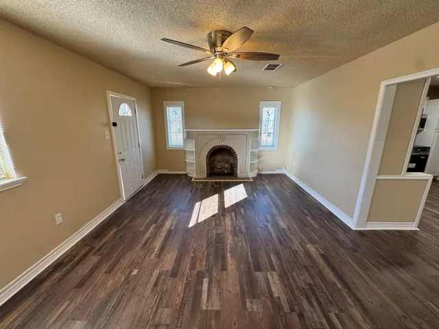 $1,300 | 2220 29th Street, Unit FRONT, Lubbock, TX 79411