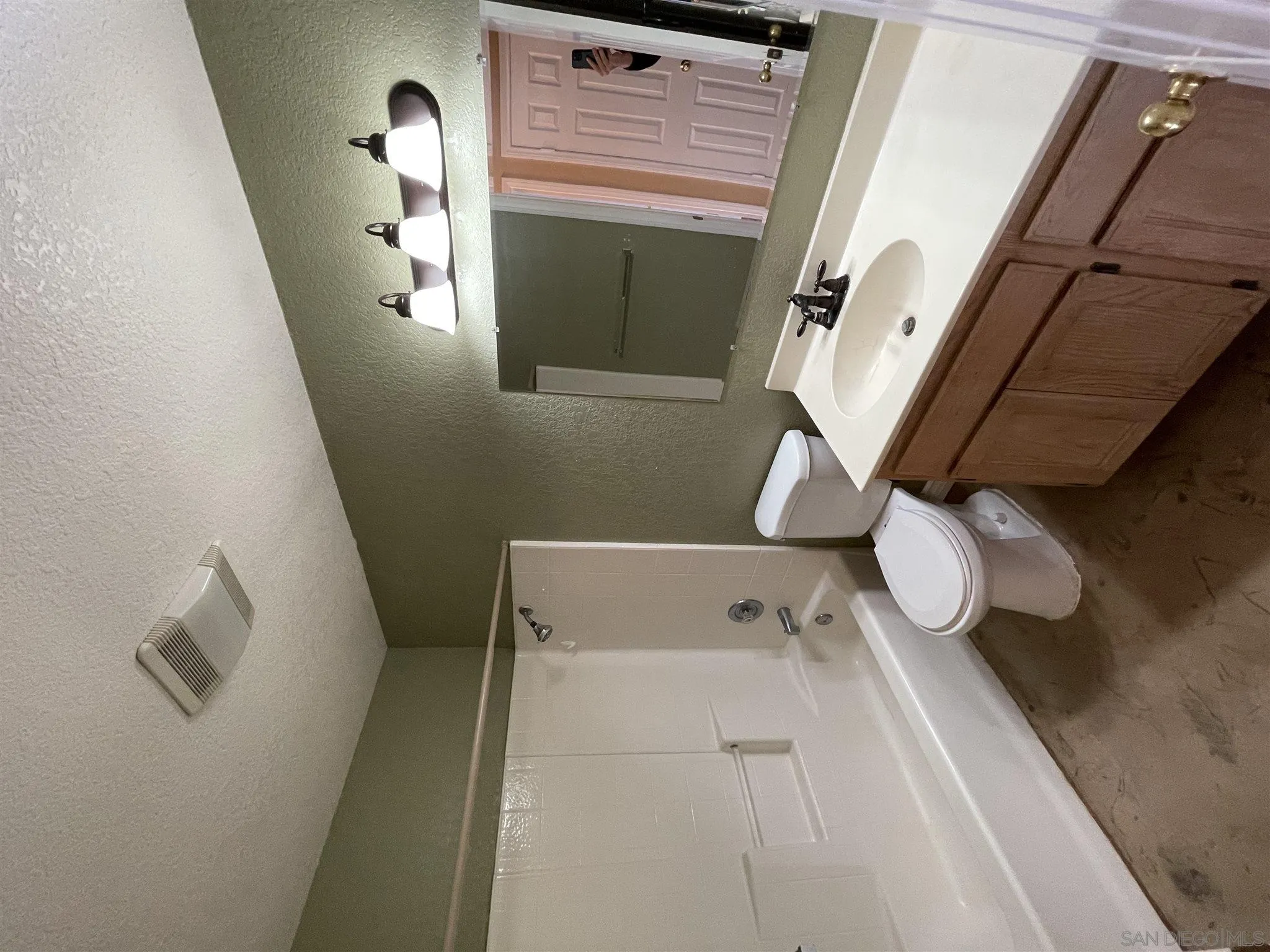 12610 Rodeo Drive Lakeside, CA 92040 - Photo 13 of 29 Gallery Image 13