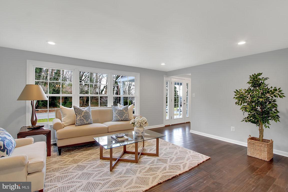 2208 Pot Spring Road Lutherville-Timonium, MD 21093 - Photo 3 of 30 Living Room