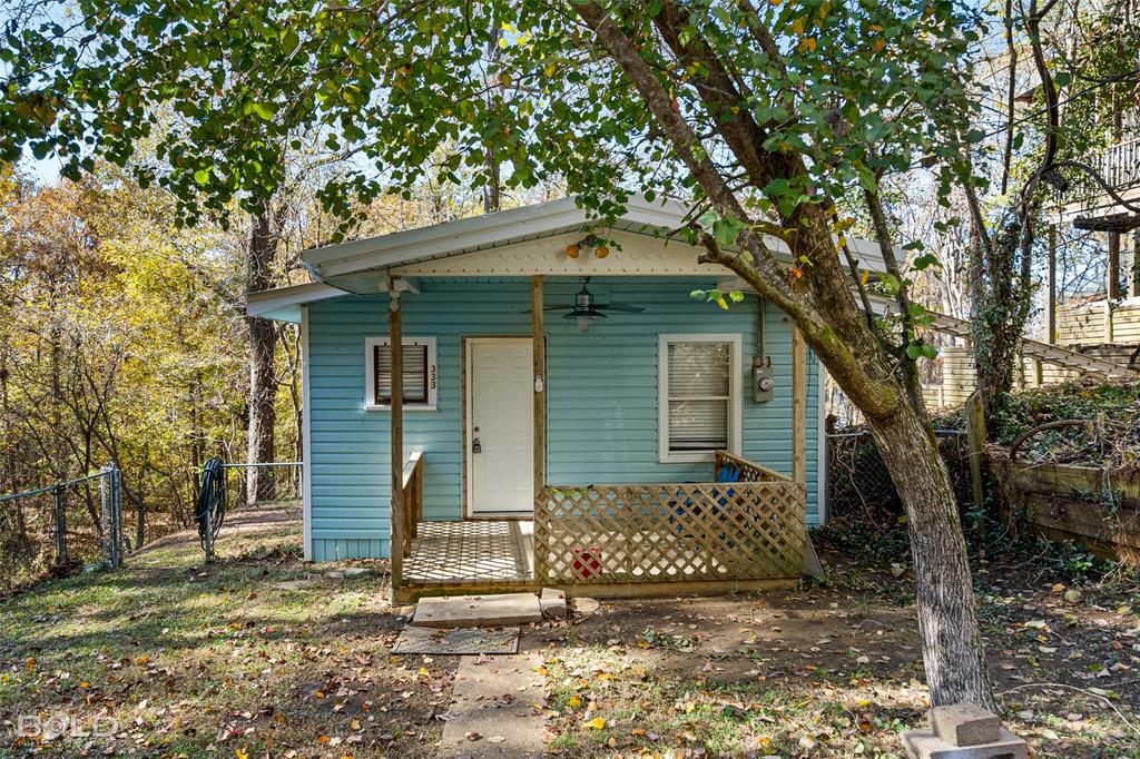 333 Canal Street Ringgold, LA 71068 - Photo 29 of 33 a front view of a house with garden