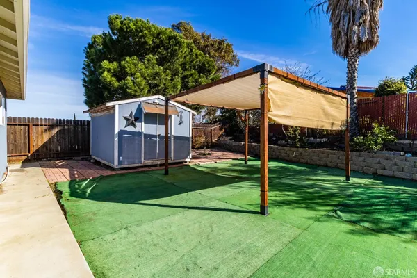 a view of a back yard of the house