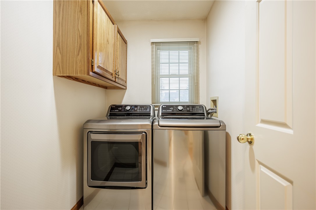 165 Woodleaf Henrietta, NY 14534 - Photo 13 of 37