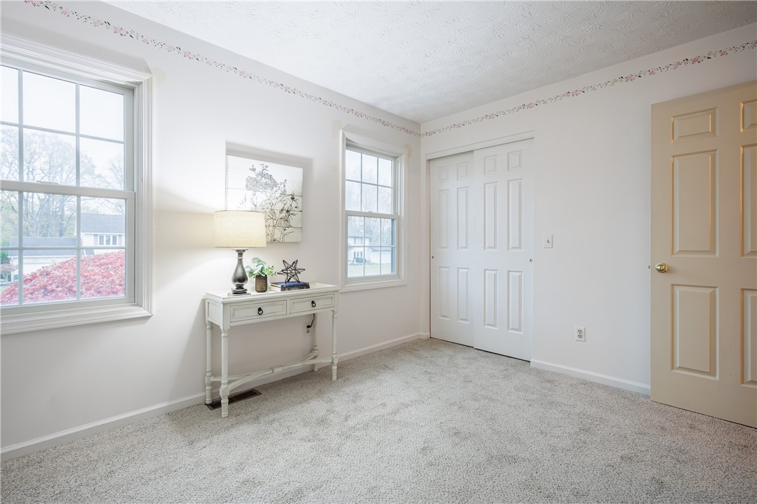 165 Woodleaf Henrietta, NY 14534 - Photo 23 of 37