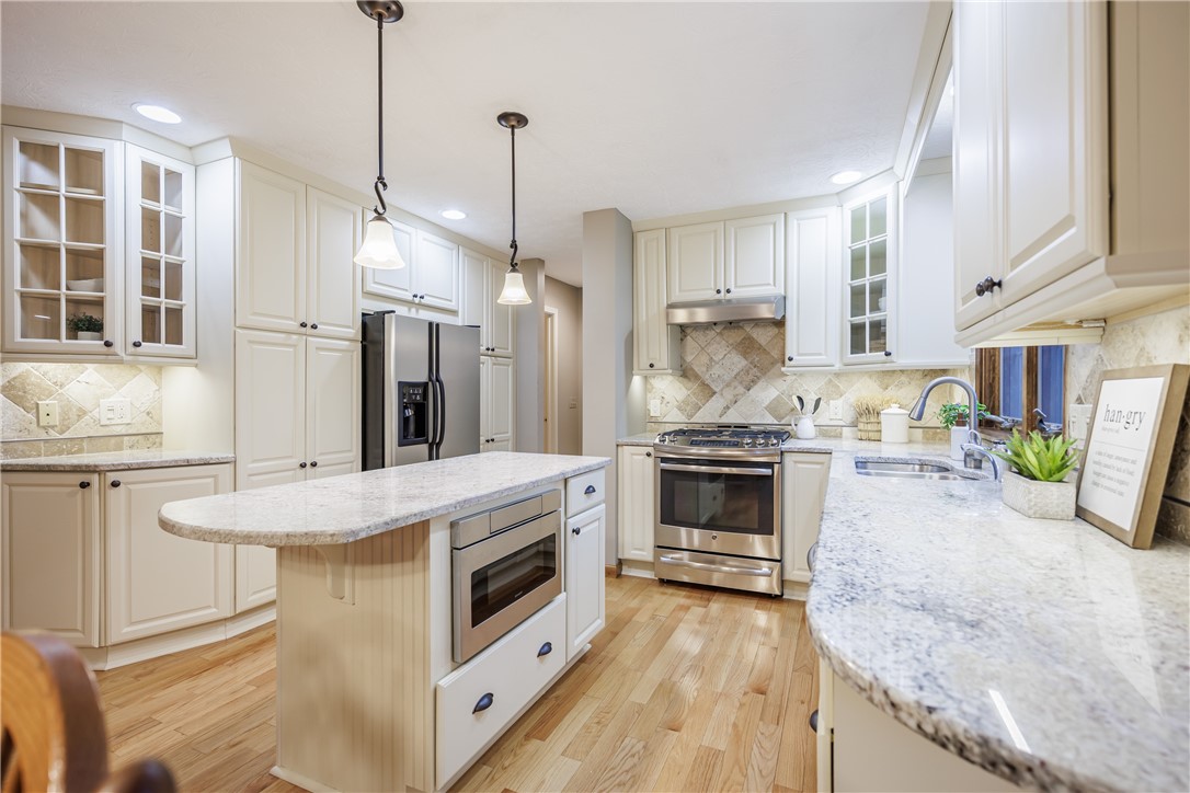 165 Woodleaf Henrietta, NY 14534 - Photo 3 of 37