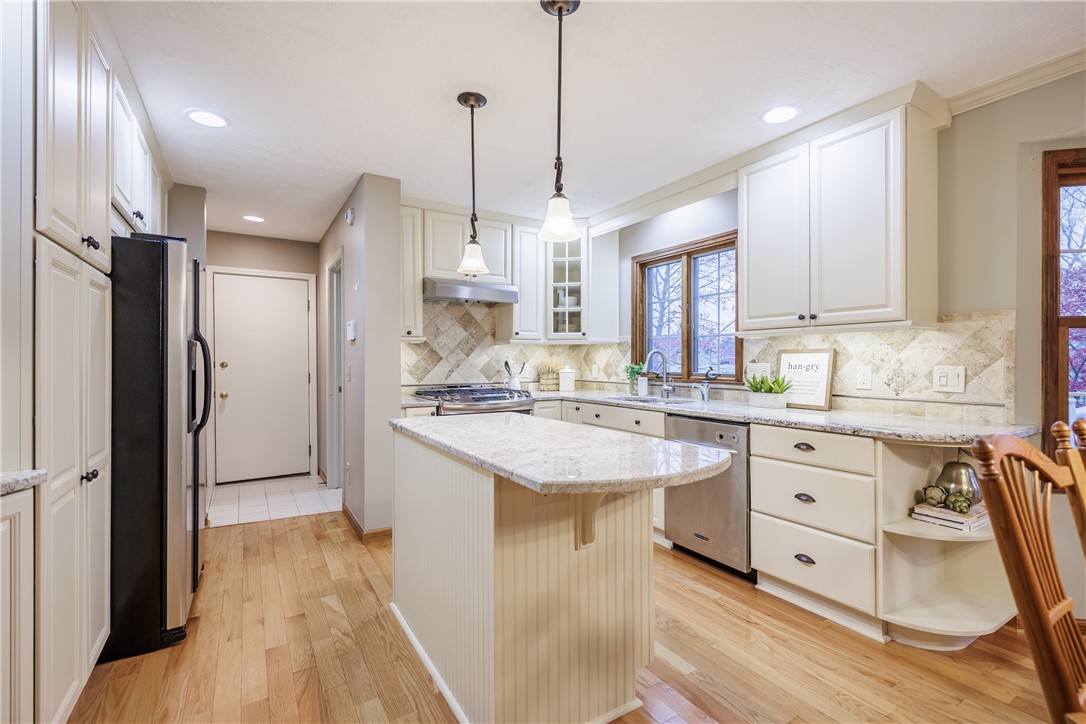 165 Woodleaf Henrietta, NY 14534 - Photo 4 of 37