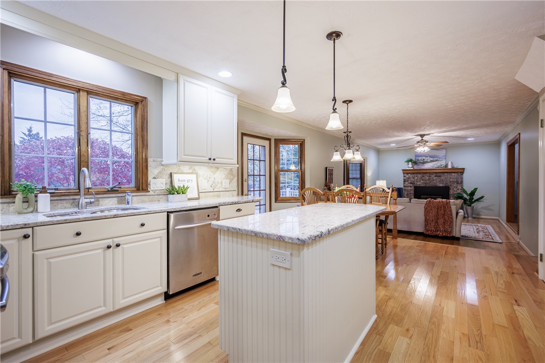 165 Woodleaf Henrietta, NY 14534 - Photo 6 of 37