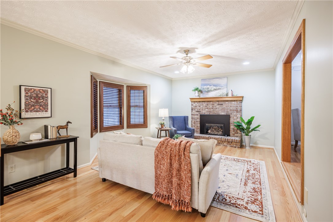 165 Woodleaf Henrietta, NY 14534 - Photo 8 of 37