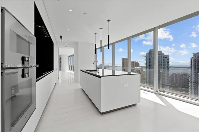 $38,000 | 300 Biscayne Blvd Way, Unit 3201, Miami, FL 33131