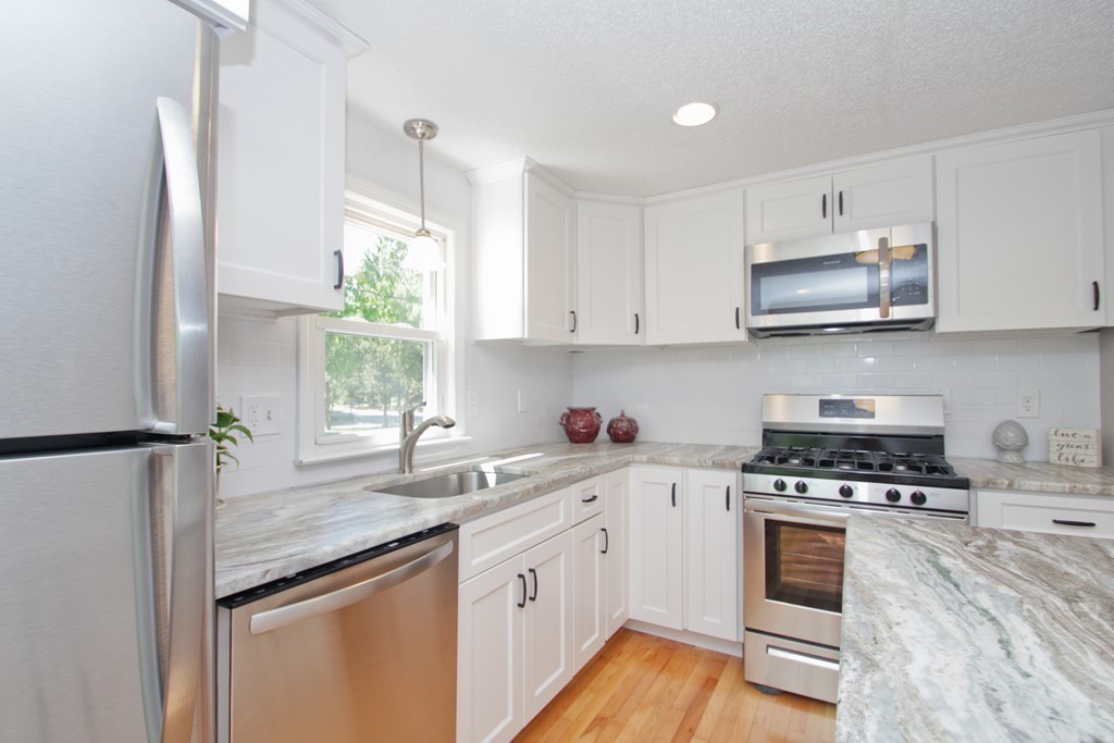 21 Moss Road Springfield, MA 01119 - Photo 3 of 28