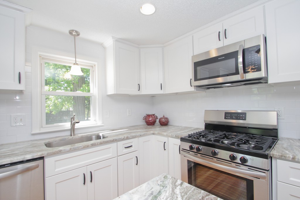 21 Moss Road Springfield, MA 01119 - Photo 8 of 28