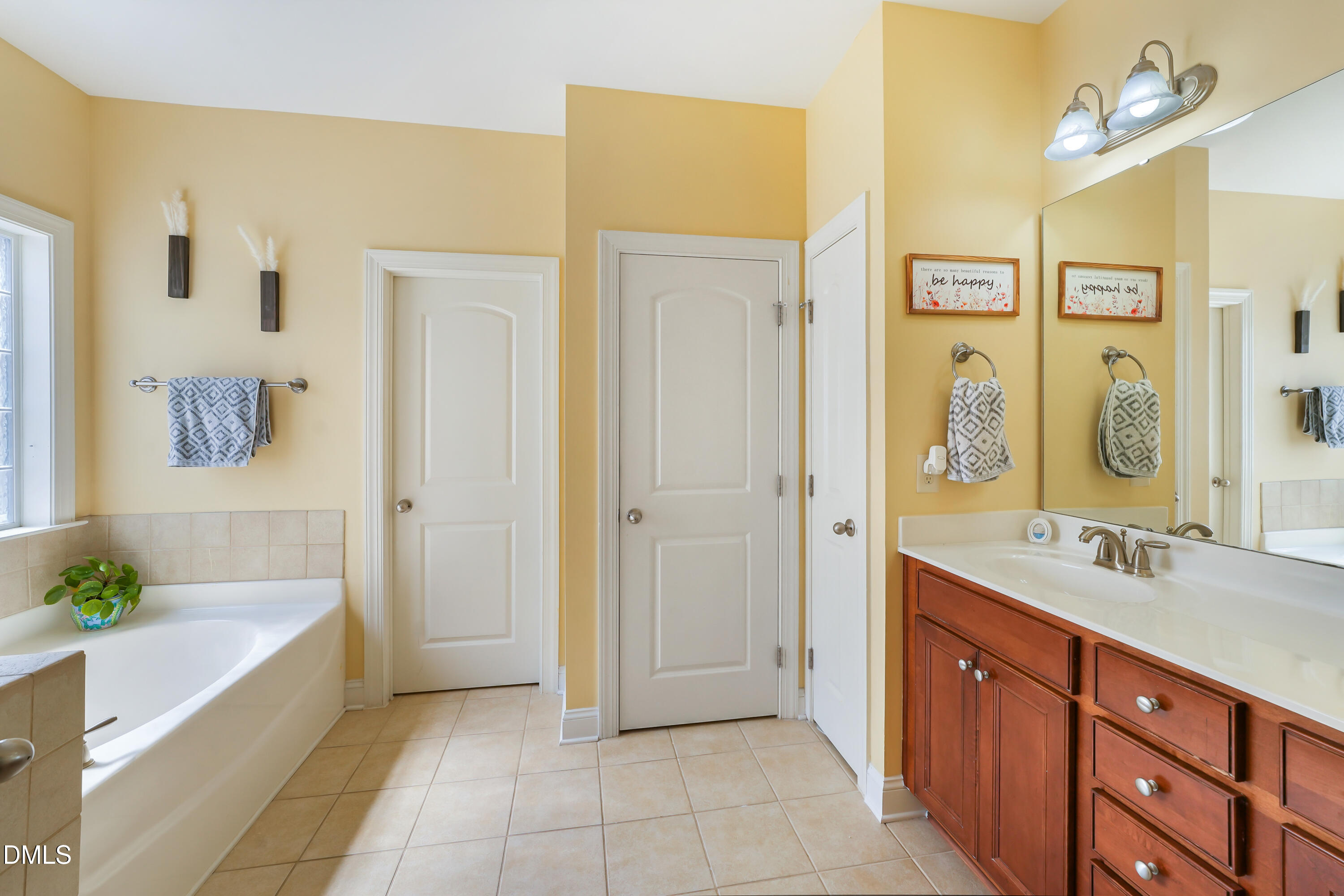 847 Historian Street Raleigh, NC 27603 - Photo 23 of 52 847 Histiorian St_www.scalaphotography.c