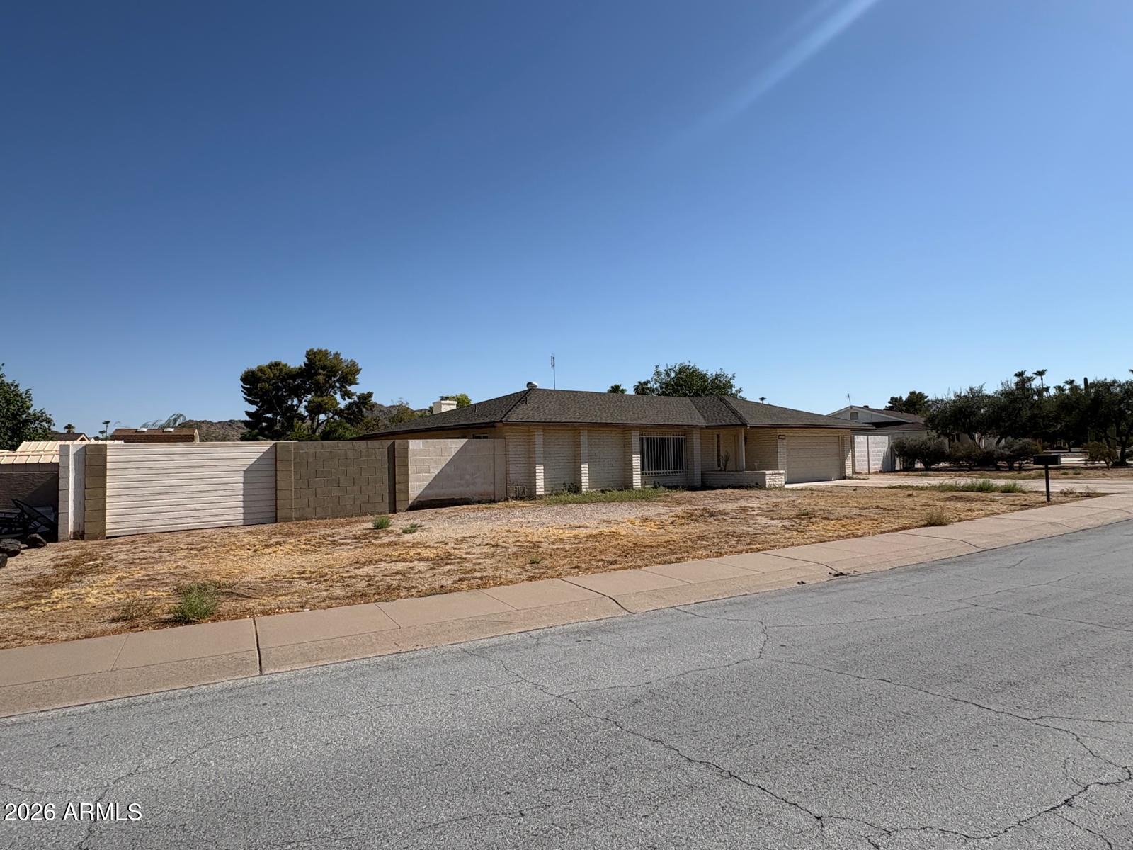 4325 East Shangri La Road Phoenix, AZ 85028 - Photo 2 of 13 4325 E SHANGRI LA RD 4