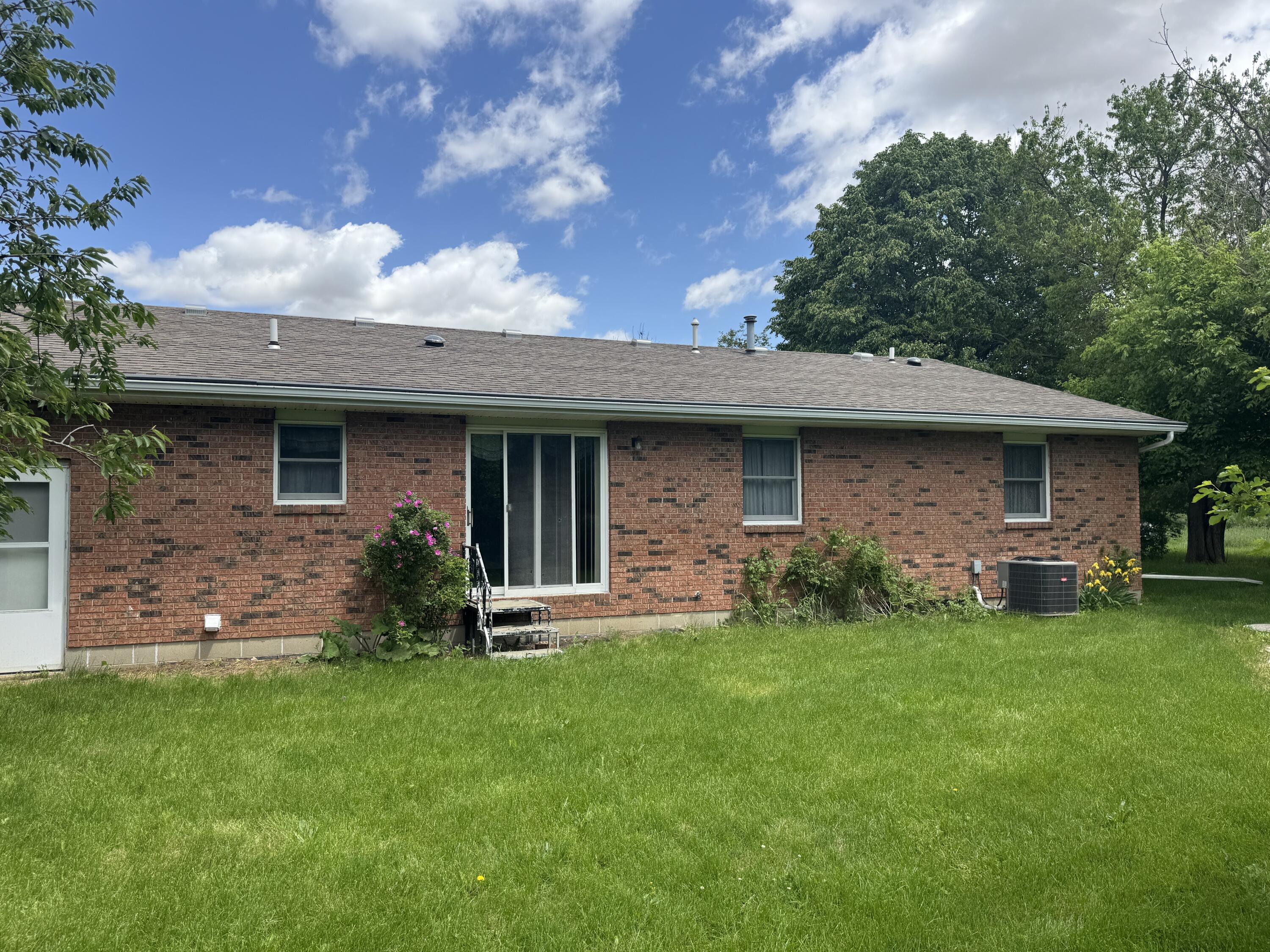 1991 Willow Road Springfield, OH 45502 - Photo 4 of 24 Gallery Image 4