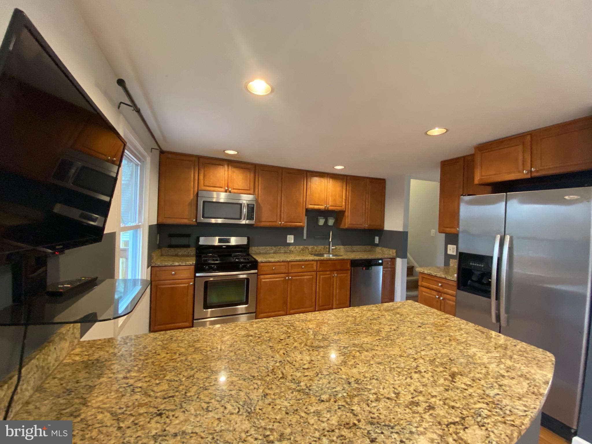 7621 Fallswood Way Lorton, VA 22079 - Photo 5 of 24