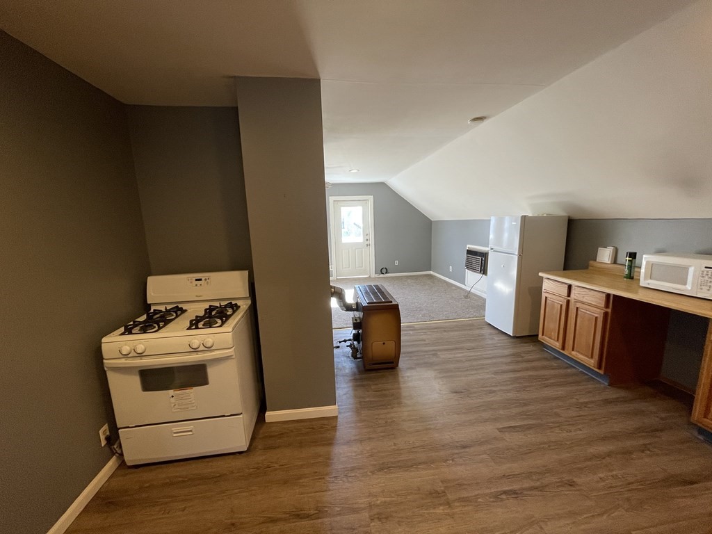 286 Hamlet Street Fall River, MA 02724 - Photo 2 of 5