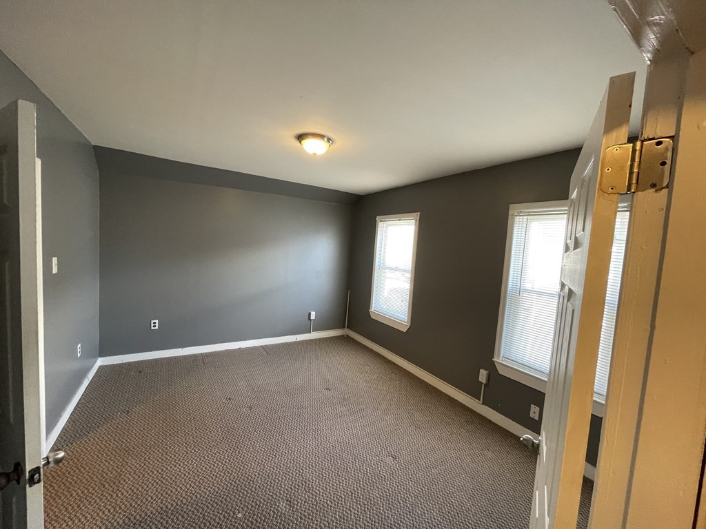 286 Hamlet Street Fall River, MA 02724 - Photo 3 of 5