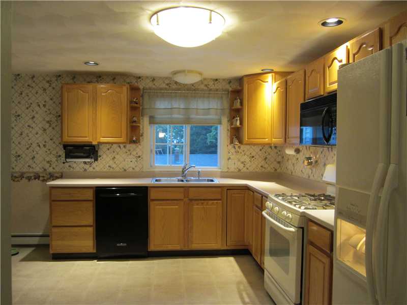 160 Hilltop Road Cumberland, RI 02864 - Photo 7 of 14 Kitchen.