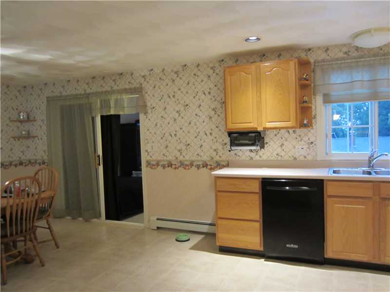 160 Hilltop Road Cumberland, RI 02864 - Photo 8 of 14 Kitchen.