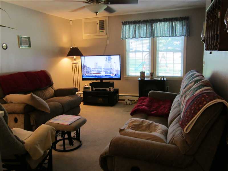 160 Hilltop Road Cumberland, RI 02864 - Photo 9 of 14 Living Room.