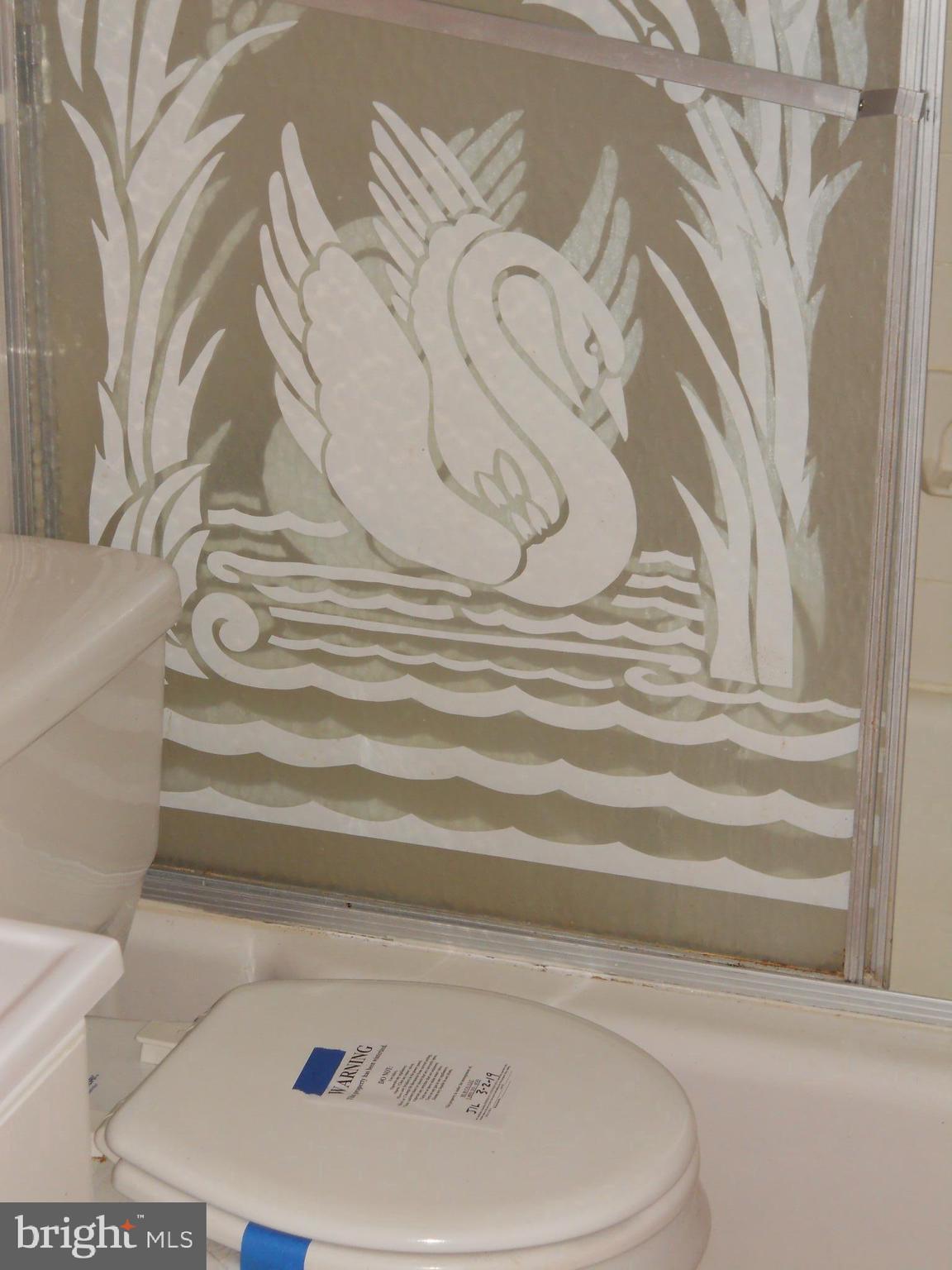 7415 Remoor Road Baltimore, MD 21207 - Photo 33 of 45 a bathroom with a bathtub and toilet